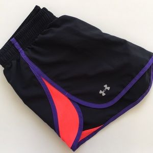 Women’s XS Under Armour tech shorts